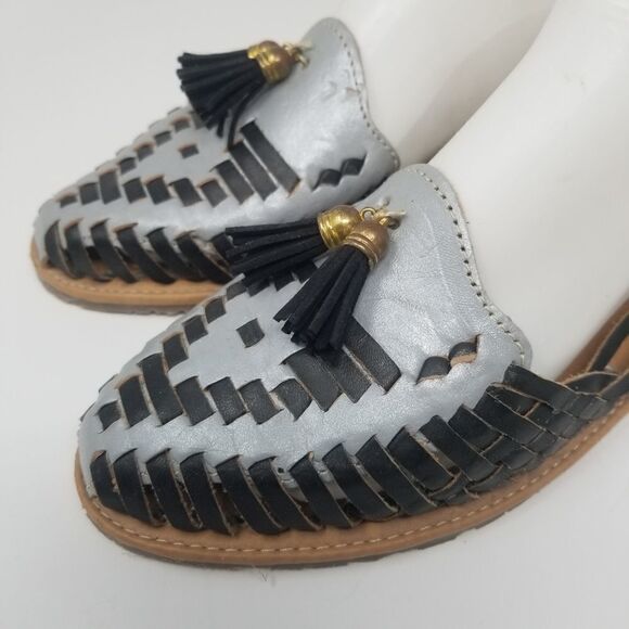 TORTUGA LEATHER SLIPONS WITH TASSELS. SIZE 26. BLACK AND SILVER. - Picture 2 of 16
